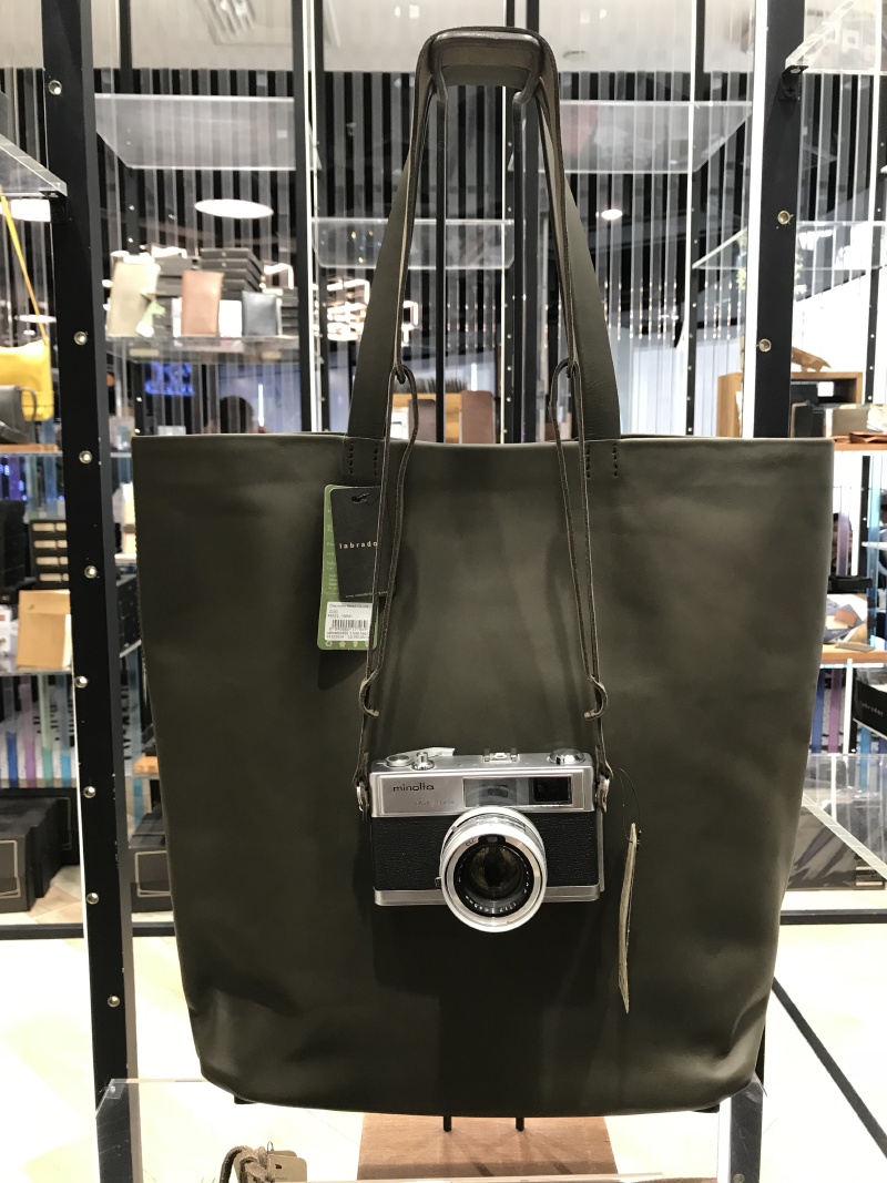 smileyhound位置:siam center此品牌有很容易看到的小