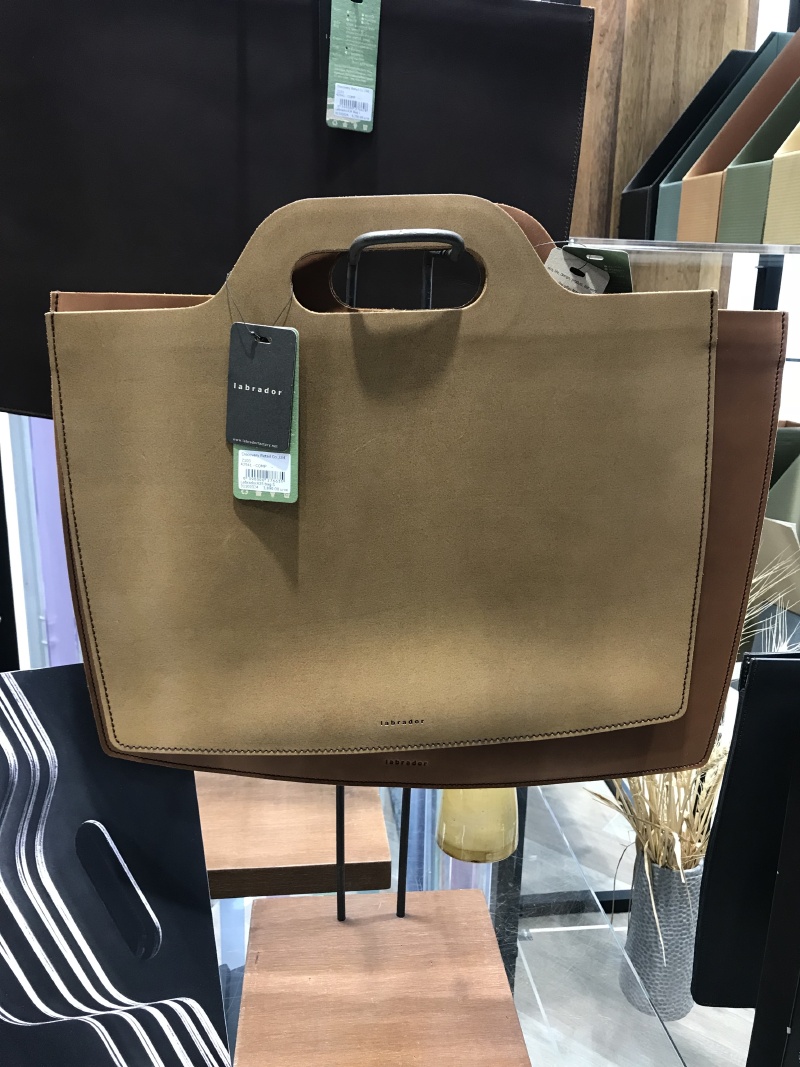 smileyhound位置:siam center此品牌有很容易看到的小