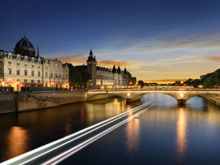 塞纳河畔伊夫里