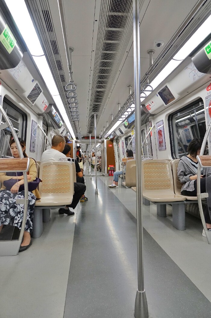 地铁10号线乘4站到太平园,站内换乘7号线6站到一品天下,再