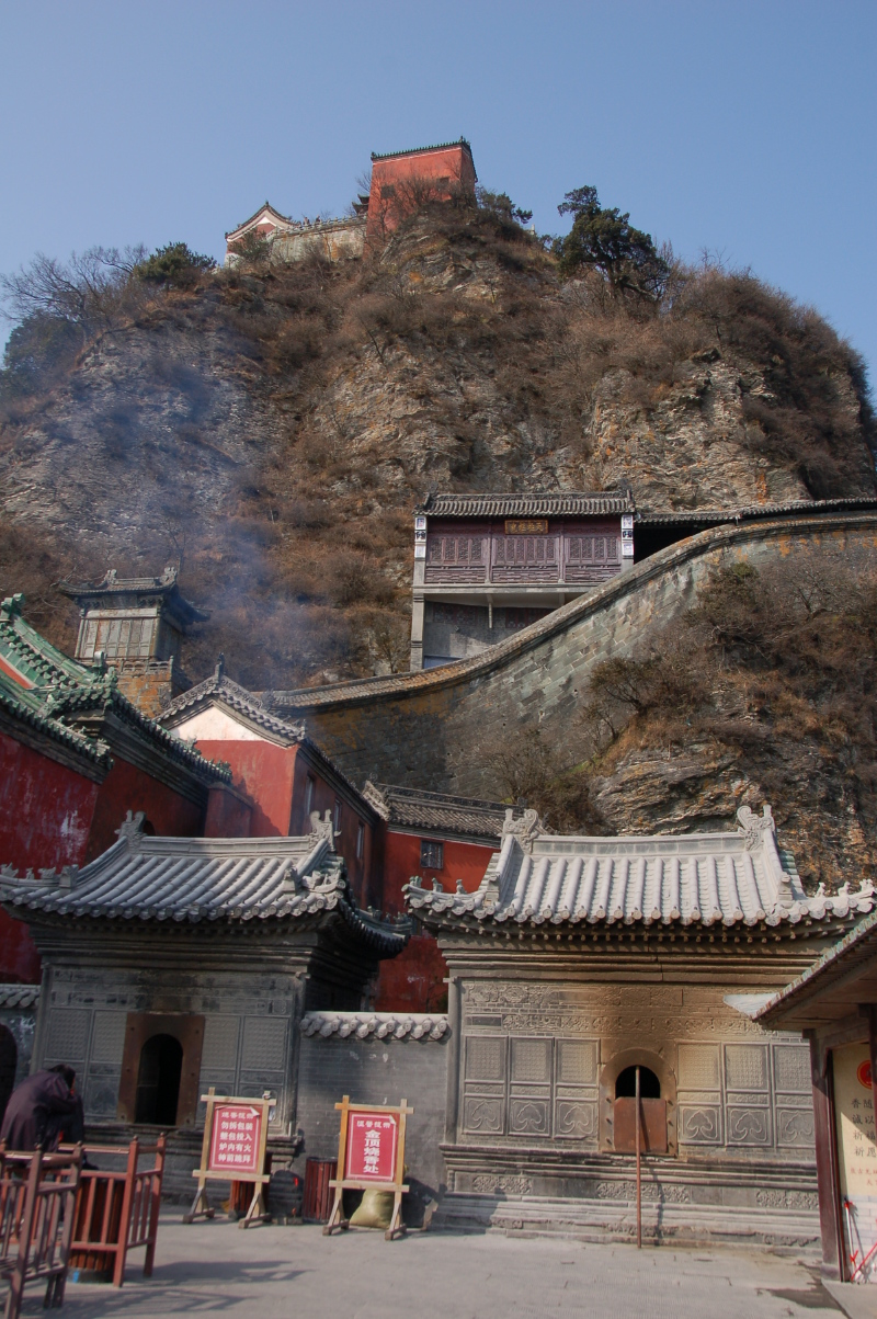 转运殿,据说环绕古铜殿转一圈,可以消灾