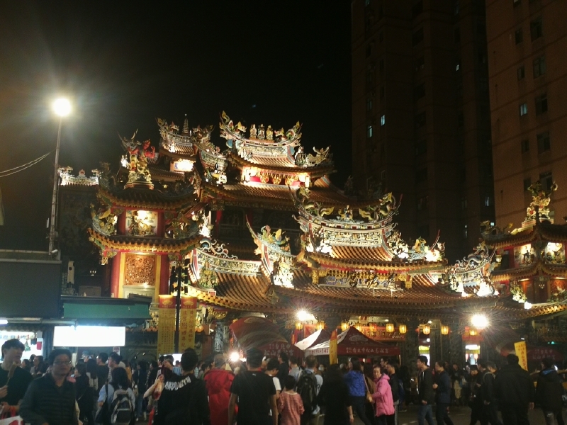 喜欢豆沙馅的小笼包~还有还有,晚餐后还会去【饶河夜市】哈~留点肚子