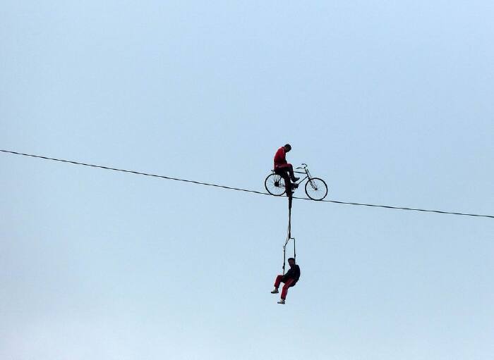 我们当天观看的是下午三点的灵岩飞渡表演.