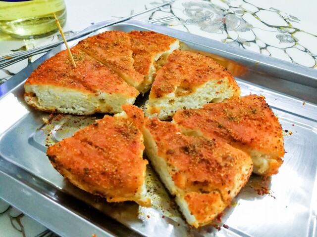 了可能会上一份炒面或者两碗米饭这种,但是在西北吃饭正餐就是烤饼子