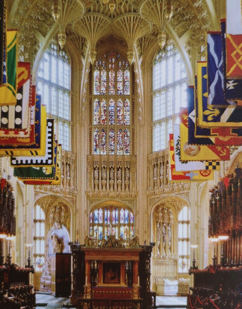 圣母堂祭坛上精致的扇形拱顶