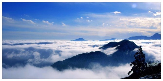 迷雾中的日月坪看过去是这样子的.