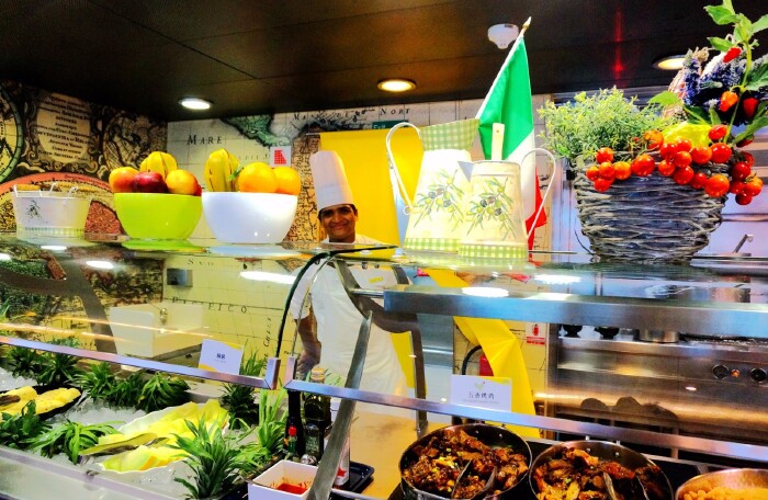 自助餐厅哥伦布1954.蔬果诱人,服务感人.