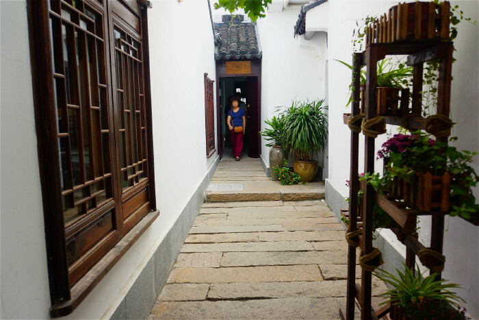 金山城市沙滩# 《西卫线》间隔时间很长,所以下午从渔村走到金山卫