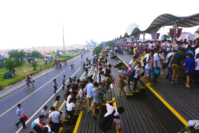 《西卫线》间隔时间很长,所以下午从渔村走到金山卫火车站旁边的公交