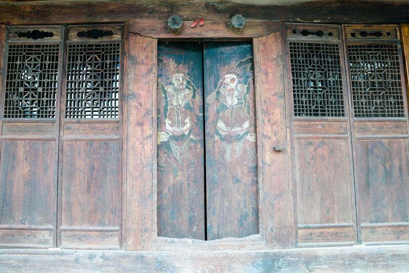 张家院子建于清朝年间,从这个房门就能看出它的悠久历史