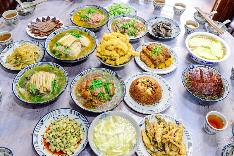 是恩阳有名的宴席,比四川大多数地方宴席的九大碗要多一碗