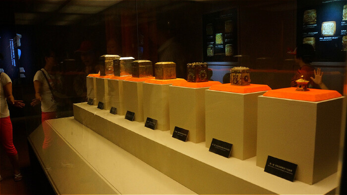 四枚佛祖释迦牟尼真身指骨舍利(这是2011年以来世界仅存的佛指舍利).