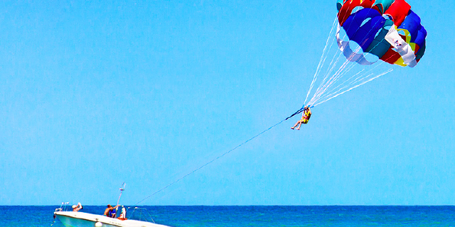(人气景点)美国塞班岛军舰岛浮潜水上娱乐一日