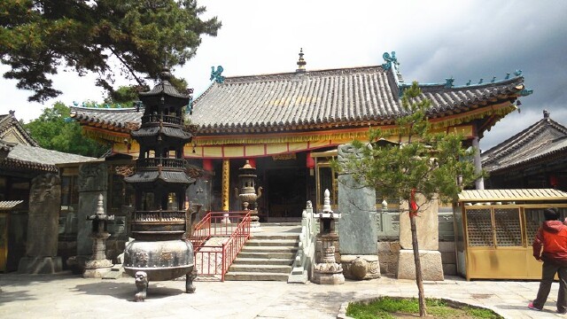 然后去了罗喉寺,罗睺寺是黄庙,是藏传佛教寺庙