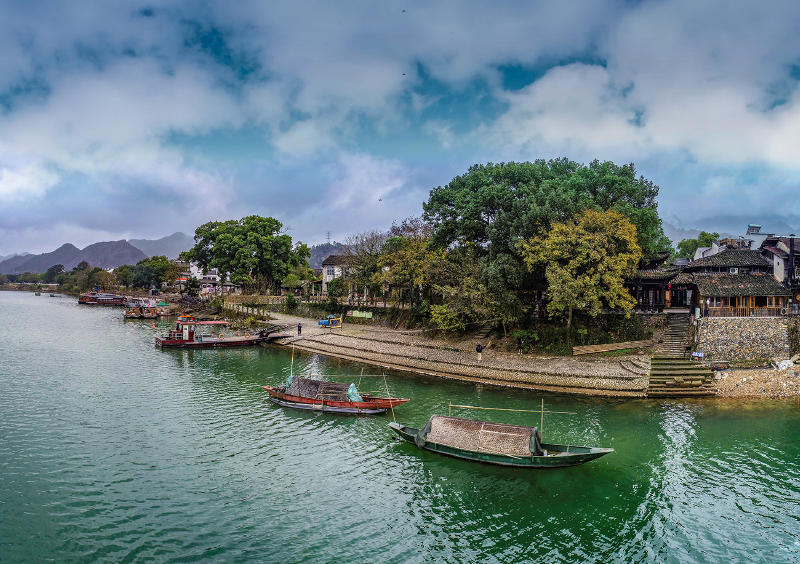 航拍浙江丽水古堰画乡山青水秀美景如画