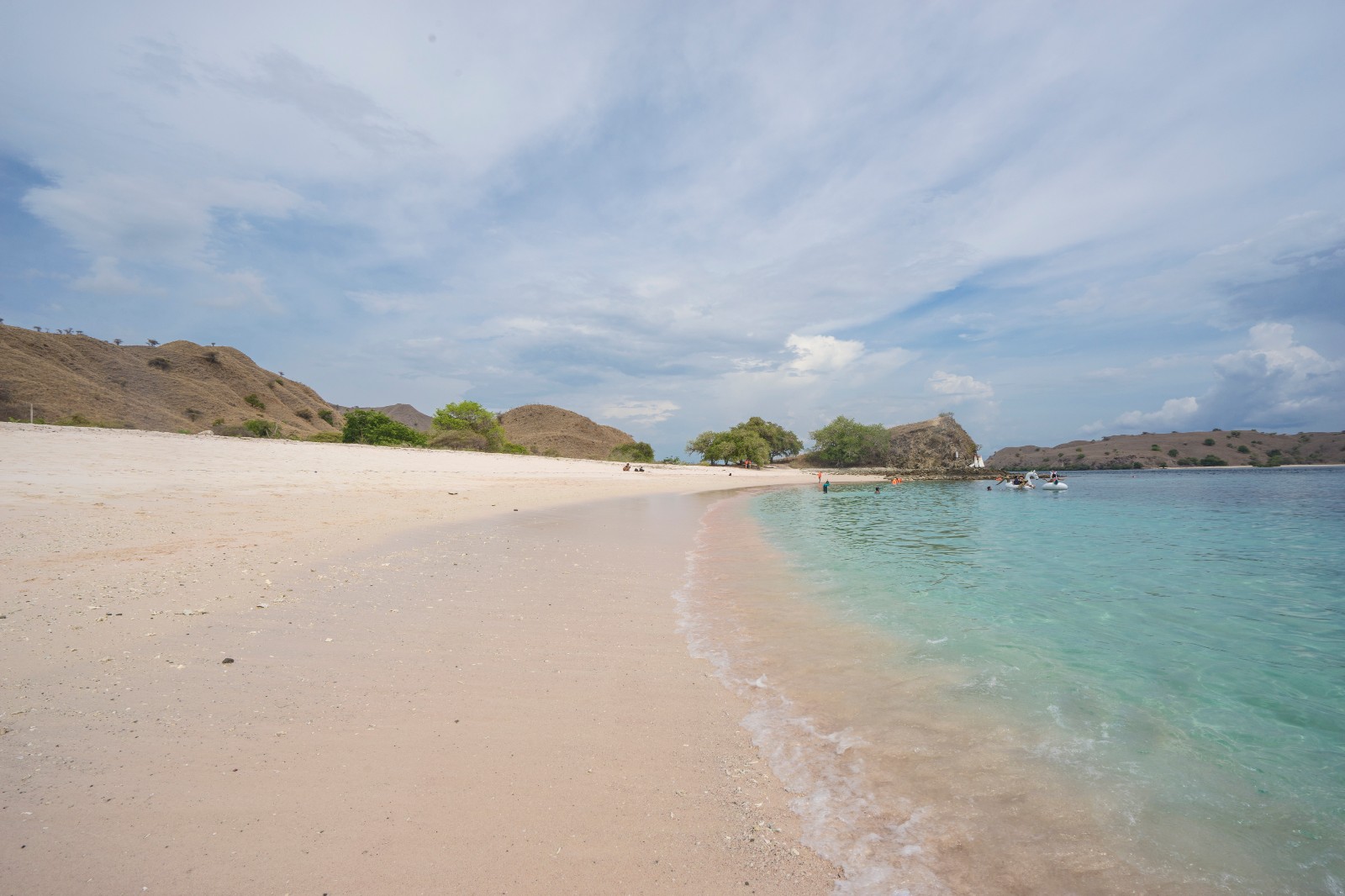 天然原始的粉色沙滩