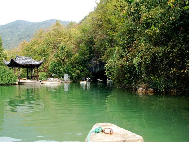  桐廬虎嘯峽闖灘漂流2日遊>垂雲通天河 蘆茨村 避暑慢生活 含全程門票