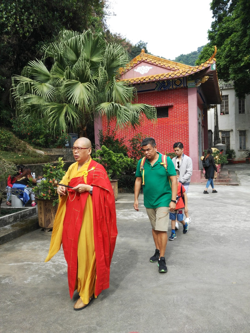 众的恭敬供养,每一点也都代表寺院的雄浑财力万佛寺月溪法师肉身不化