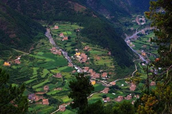 坐标:雅江县东20公里八角楼乡日基村东2公里处