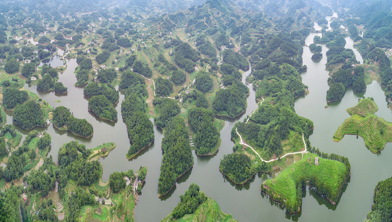 航拍四川高县七仙湖绿水青山惹人醉