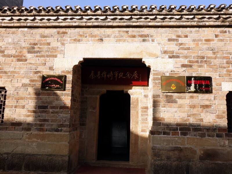 秦基伟故居旁边,增建了秦基伟将军纪念馆.