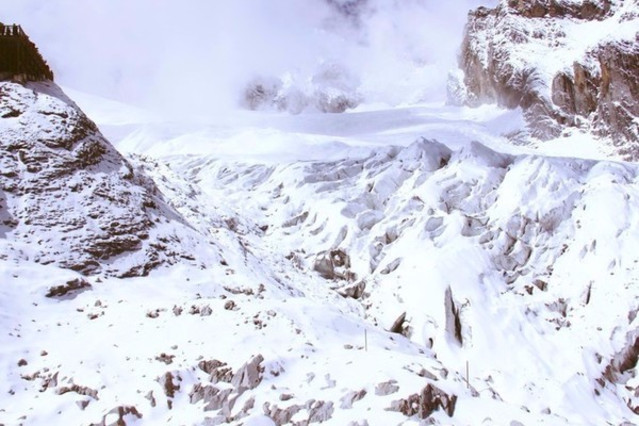 雪山拍婚纱照_雪山手机壁纸(3)