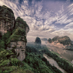 江西龙虎山朝霞江山祥云