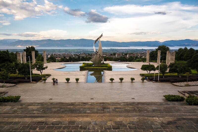 大理大学古城校区大理大学古城校区学校绿树成荫,道路干净,特别是往