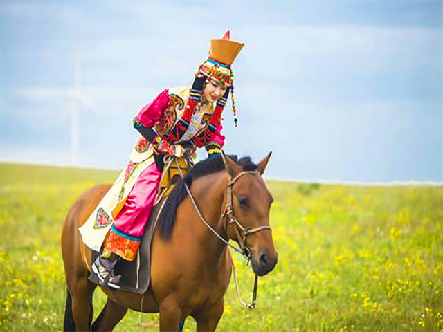 花湖 月亮湾3日游>成都汽车往返,3环内包接,含2早5正餐,藏家欢乐颂