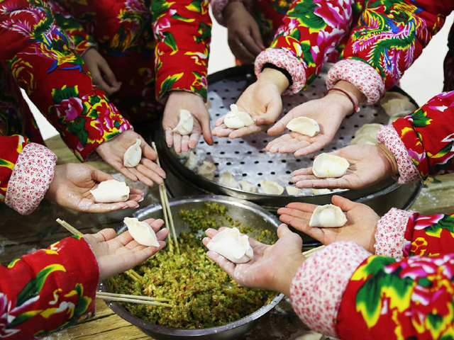 哈尔滨雪谷穿越雪乡镜泊湖长白山雾凇岛双飞7日游4人起