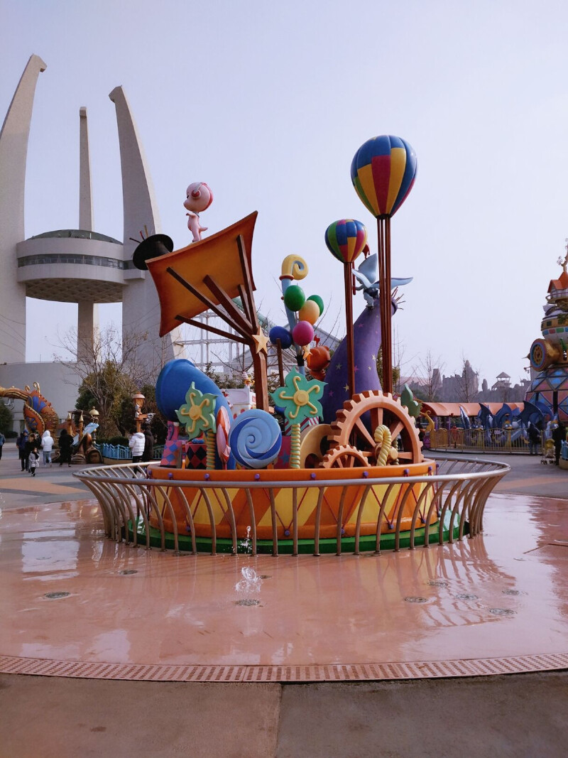 四只小恐龙旋转波板糖在儿童乐园放飞自我的我们,旋转波板糖——经典