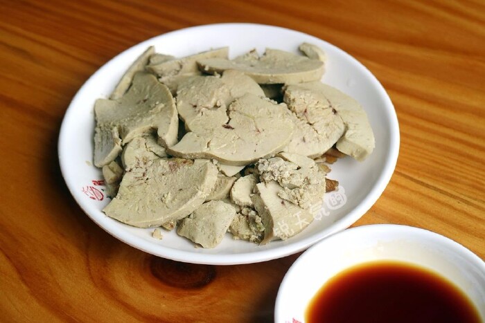 石榴填鸭,听说是福建漳浦籍宰相蔡新从北京城引入故乡的,既有北京烤鸭