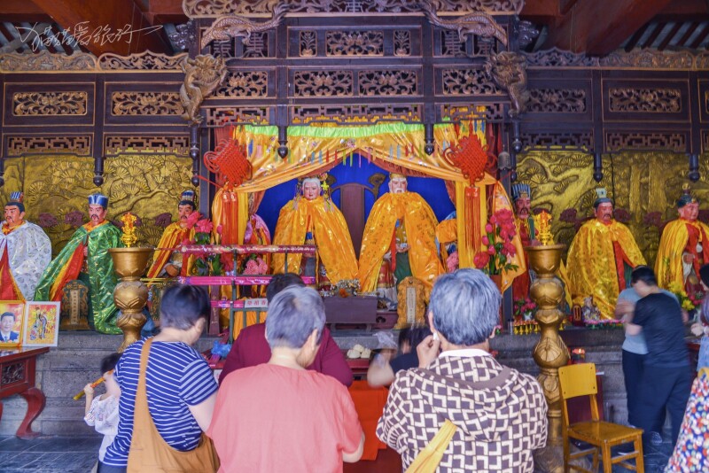 天波杨府                     很多香客再