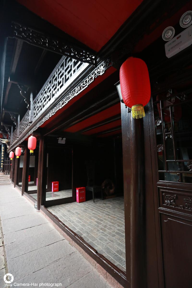 东门城楼东门城楼位于城东,紧靠沱江,原名"升恒门",为凤凰古城四大