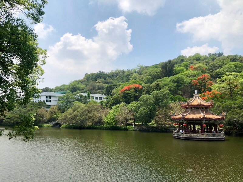 潮州西湖比起众所周知的 杭州 西湖, 潮州 的西湖公园显得更加小巧