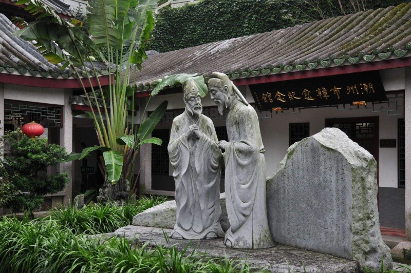 潮州西湖公园内有座涵碧楼,战争时期这里曾是我军的指挥部,如今可以