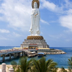 statue of the goddess Guanyin in Nanshan Temple
