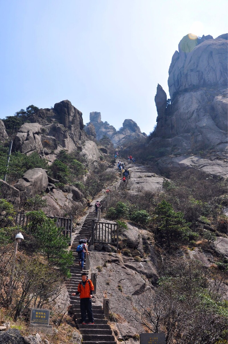 不上天都峰,白来一场空