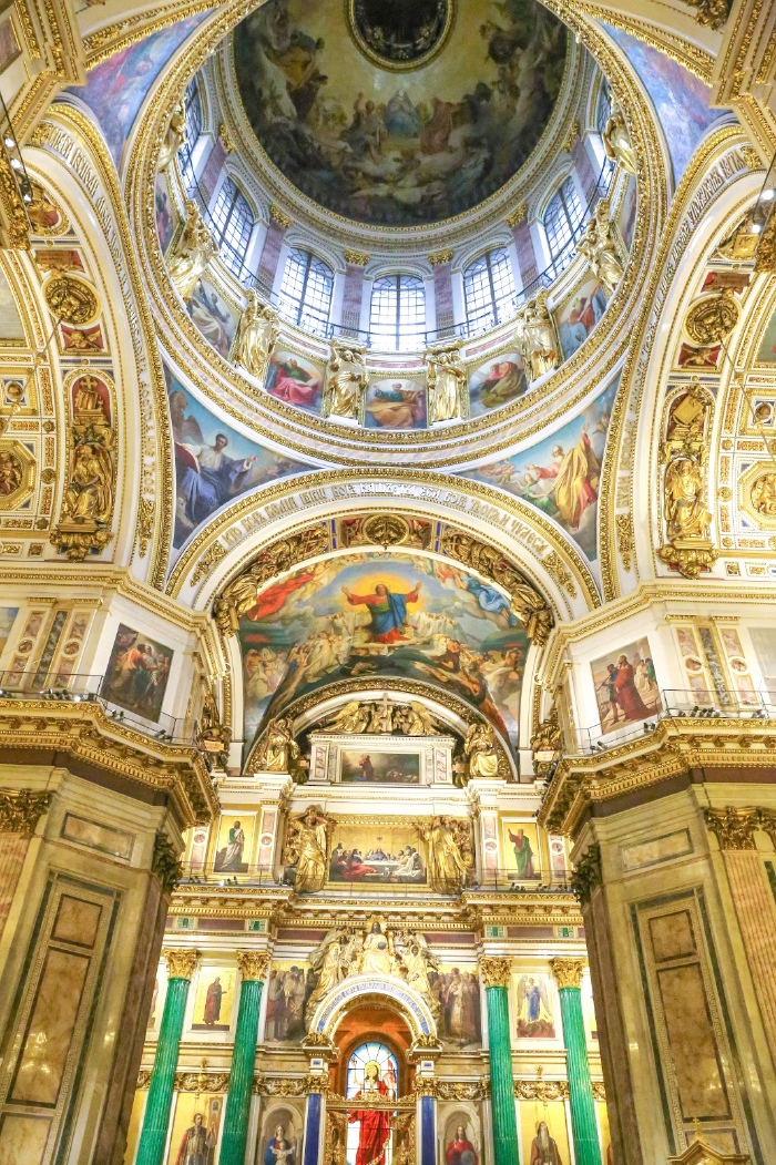 是俄罗斯第二大教堂,据说与梵蒂冈的圣彼得大教堂,伦敦的圣保罗大教堂