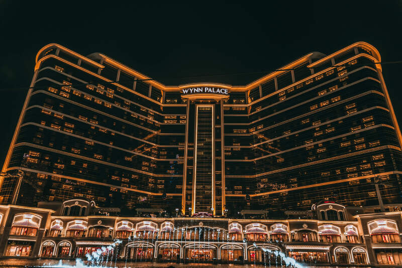 来说住宿只是他们利益的一小部分,最暴利的莫过于每家酒店楼下的赌场