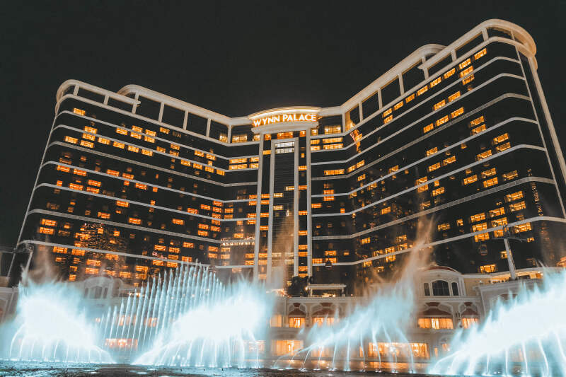 来说住宿只是他们利益的一小部分,最暴利的莫过于每家酒店楼下的赌场