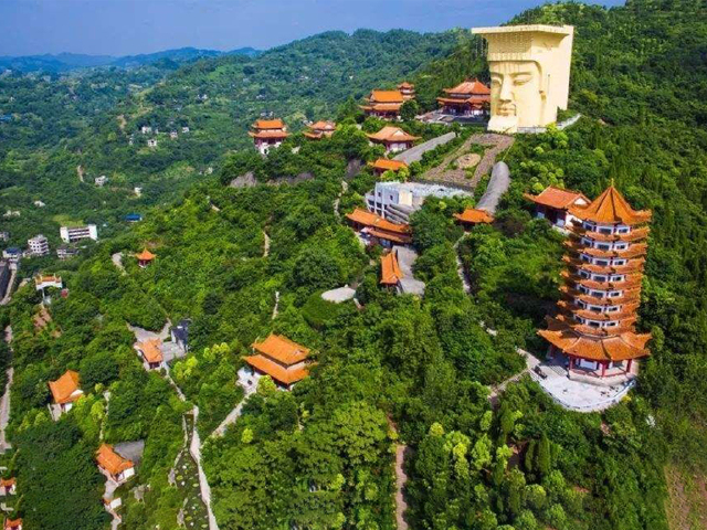 游玩时长:约2小时   丰都五鱼山玉皇圣地(费用已含)旅游景区是鬼城