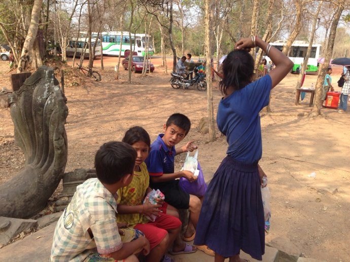 柬埔寨乞讨儿童图片