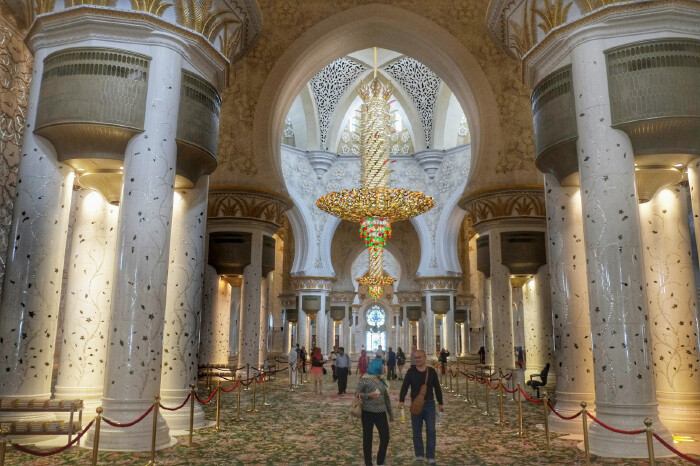 少世界上有名的清真寺的设计,这里的设计师,建造原材料分别来自意大利