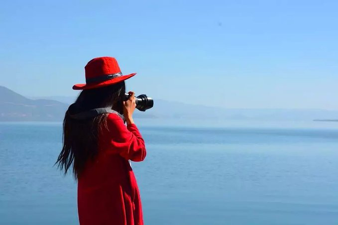 记得当时也是和朋友们骑摩托车环洱海,风景绝美,身心舒爽.