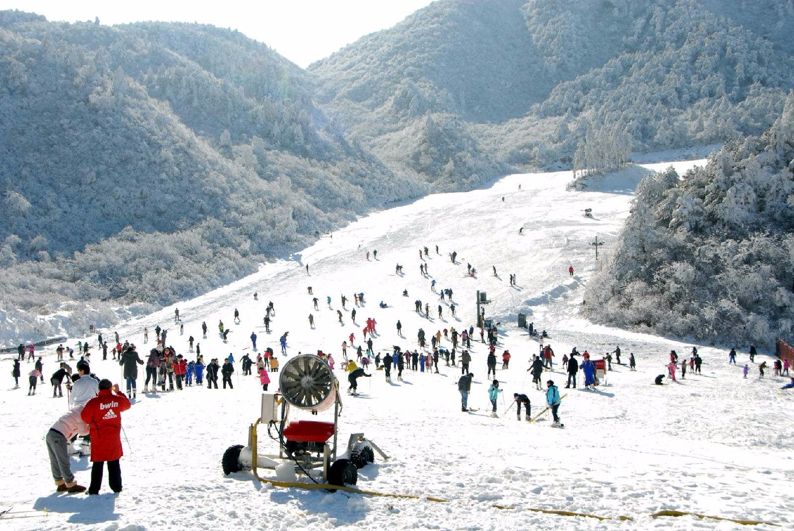 湖北咸宁通山九宫山滑雪场2023年至2024年滑雪季开启