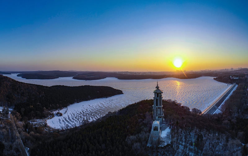 航拍冬季长春净月潭国家森林公园好一个冰天雪地北国风光景色