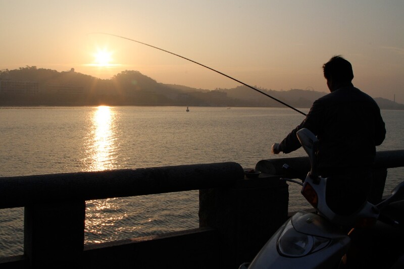 韩江,潮州市的母亲河. 晨光里的垂钓,收获的不仅仅是鱼儿吧?