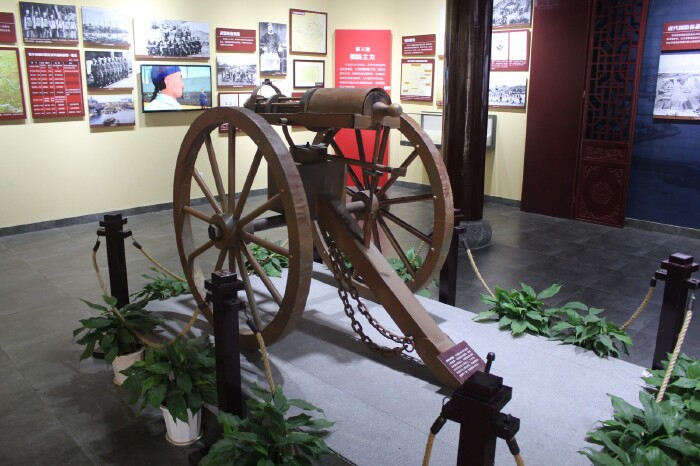 从二楼下来,从右侧出去后还有一处侧室,是为淮军与近代国防展厅.