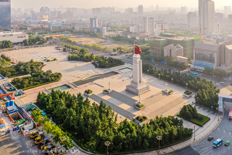 八一广场上巍峨耸立的八一南昌起义纪念塔